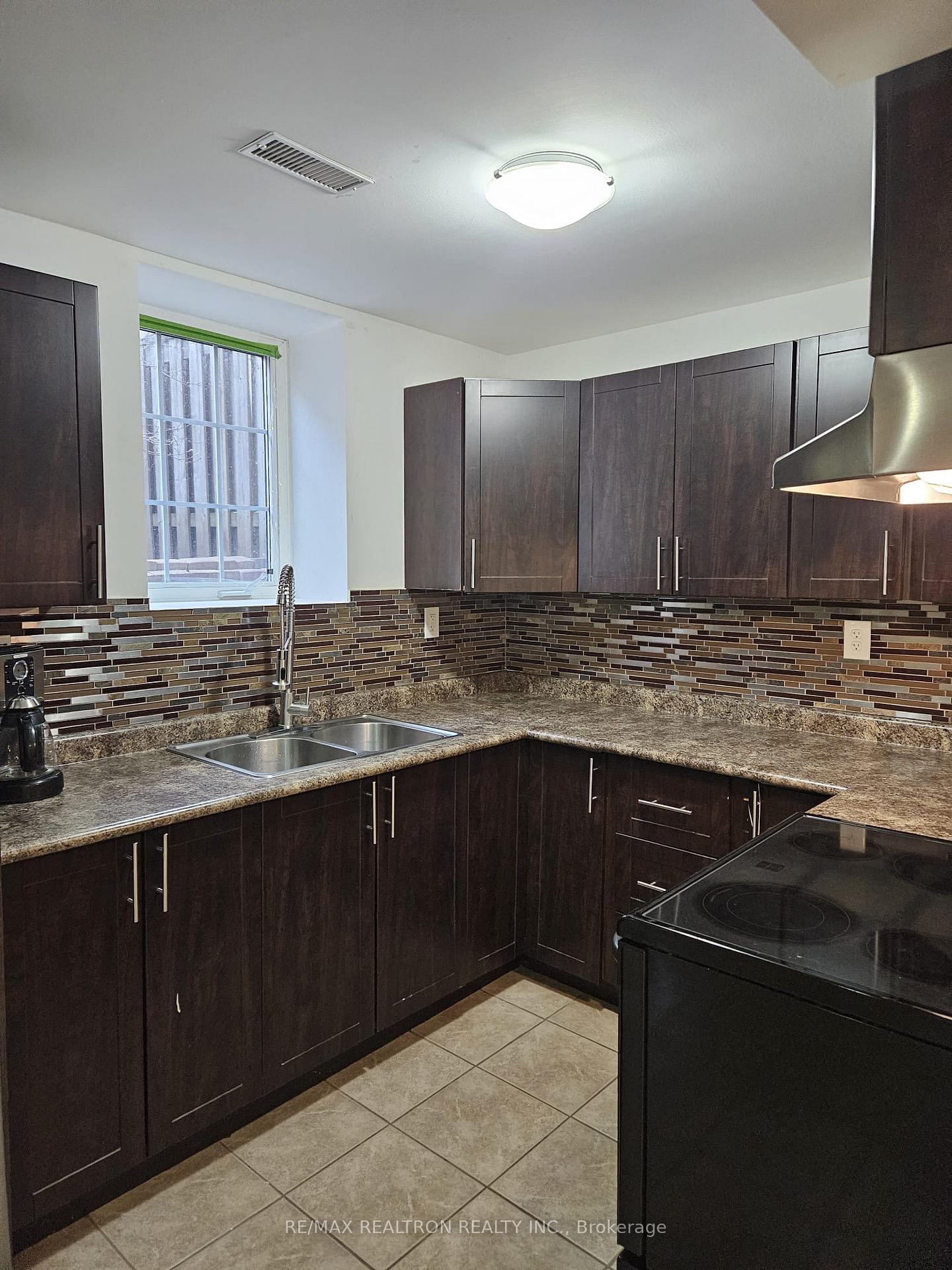 178-keffer-circle-newmarket-ontario-n12616796