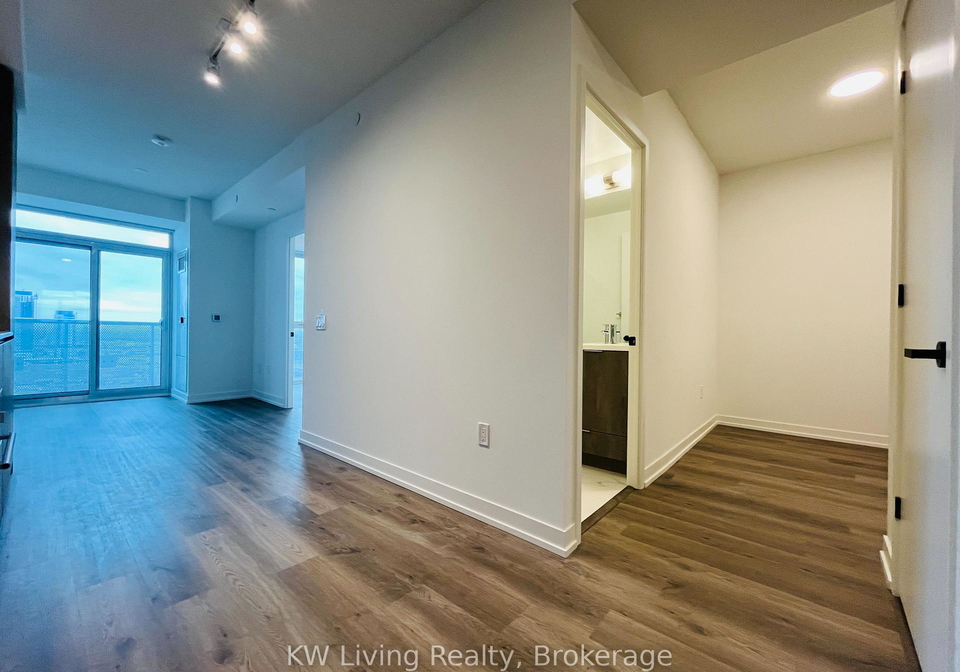 8-interchange-way-vaughan-ontario-n12616986