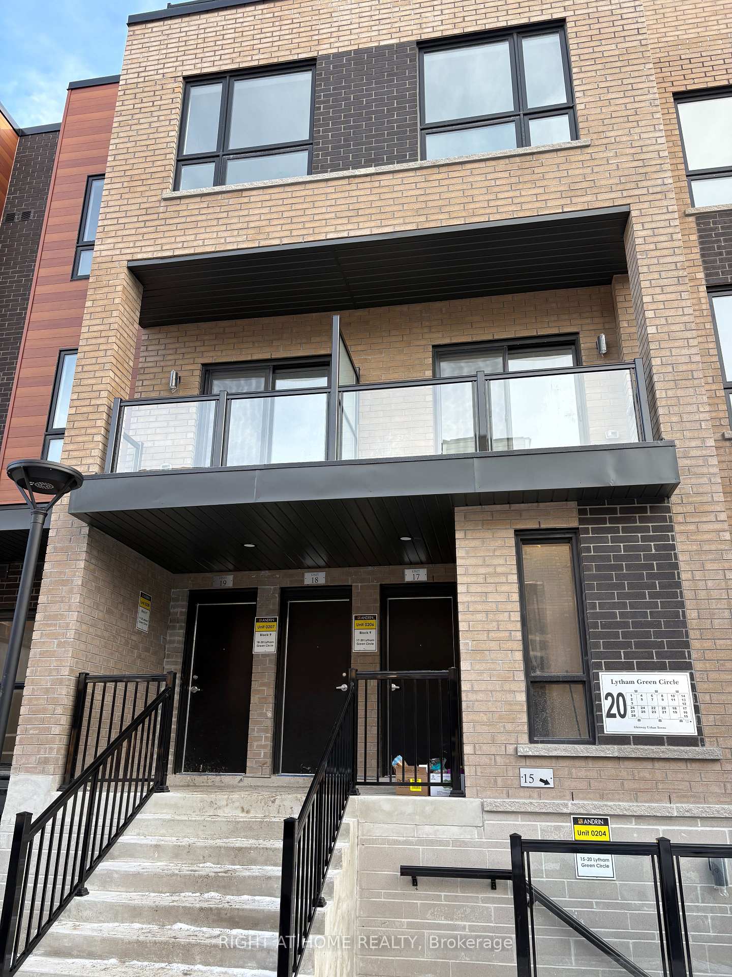 20-lytham-green-circle-newmarket-ontario-n12626656