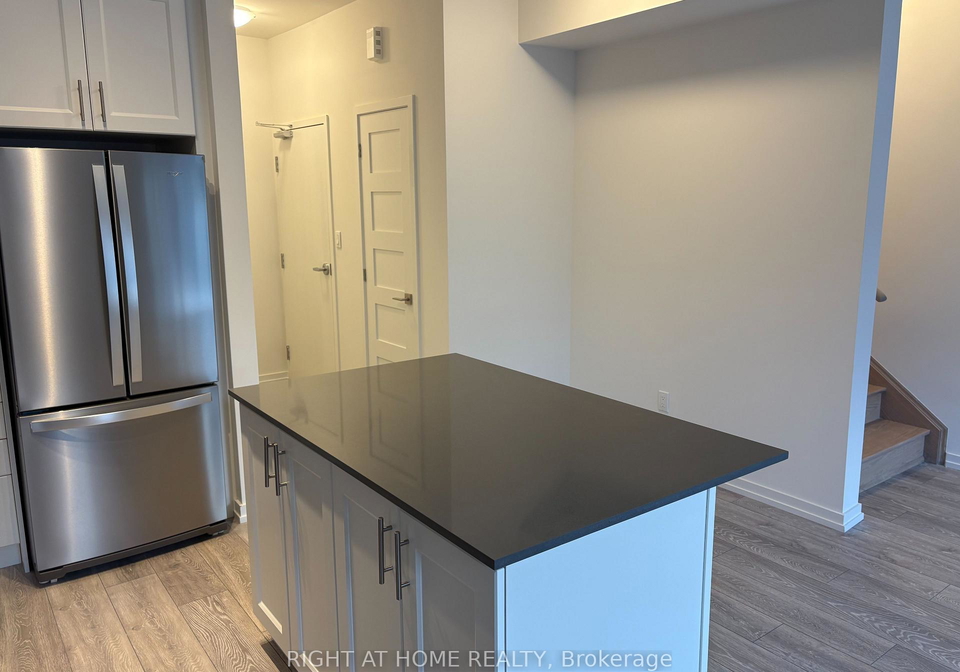 20-lytham-green-circle-newmarket-ontario-n12626656