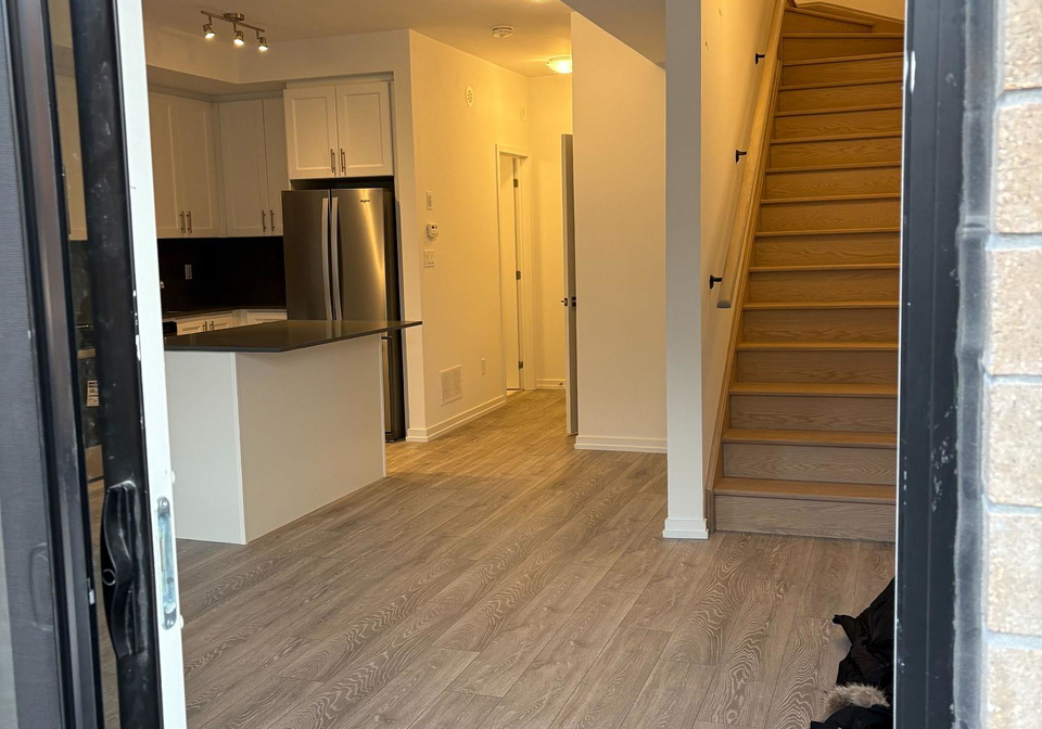 20-lytham-green-circle-newmarket-ontario-n12626656