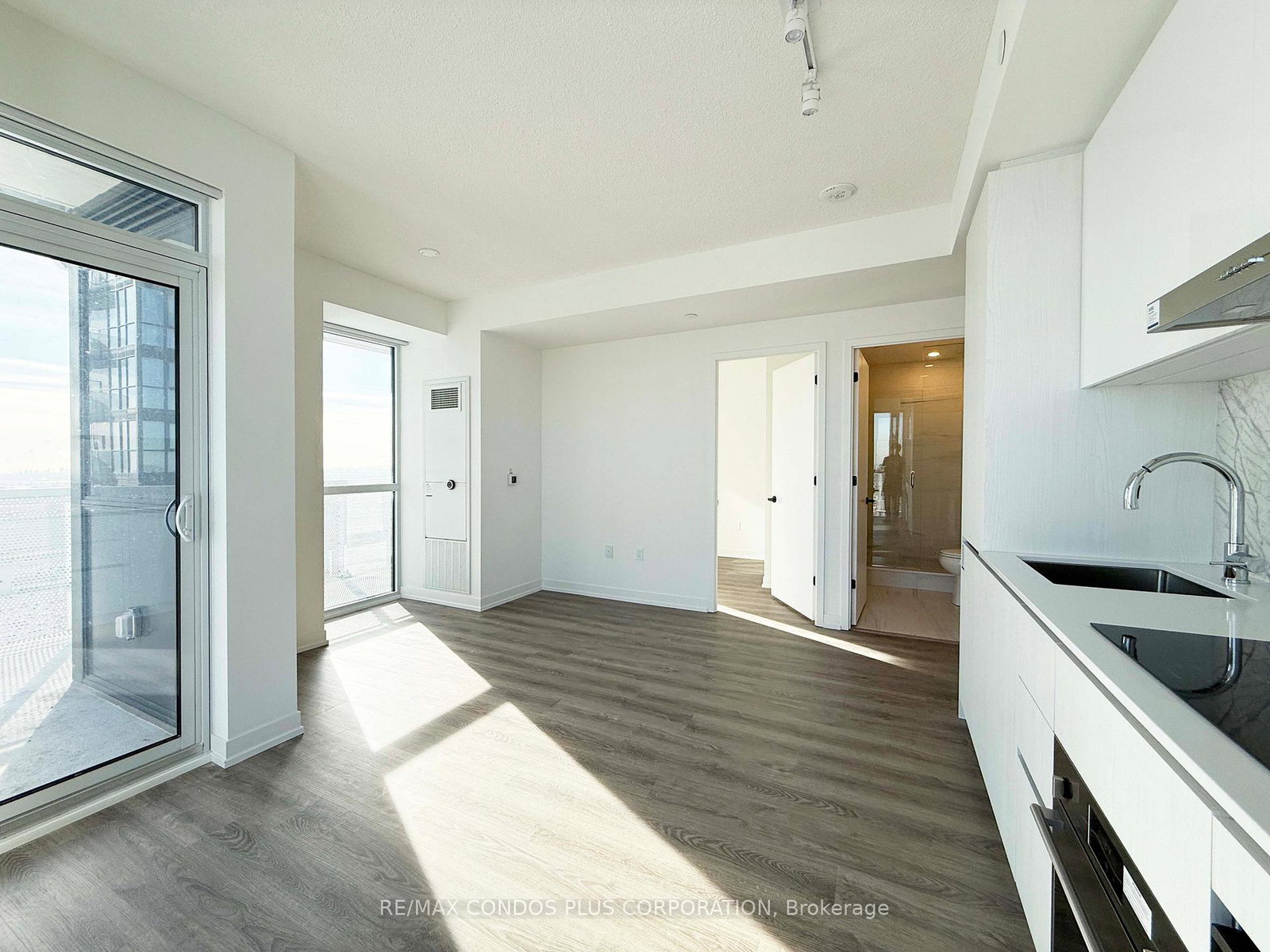 8-interchange-way-vaughan-ontario-n12628546