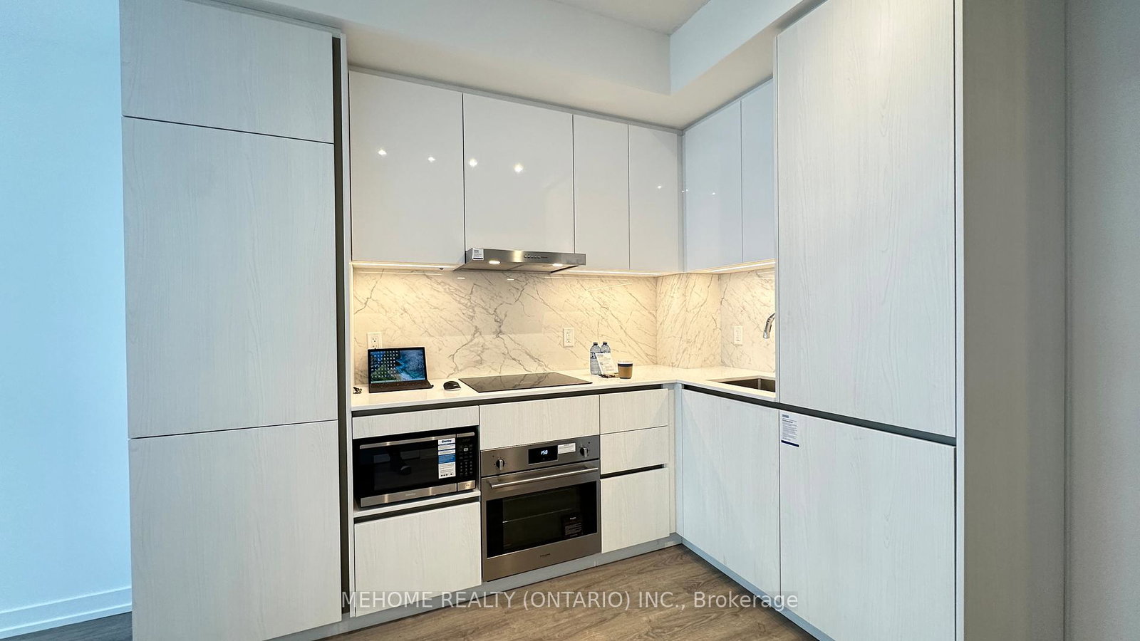8-interchange-way-vaughan-ontario-n12628912