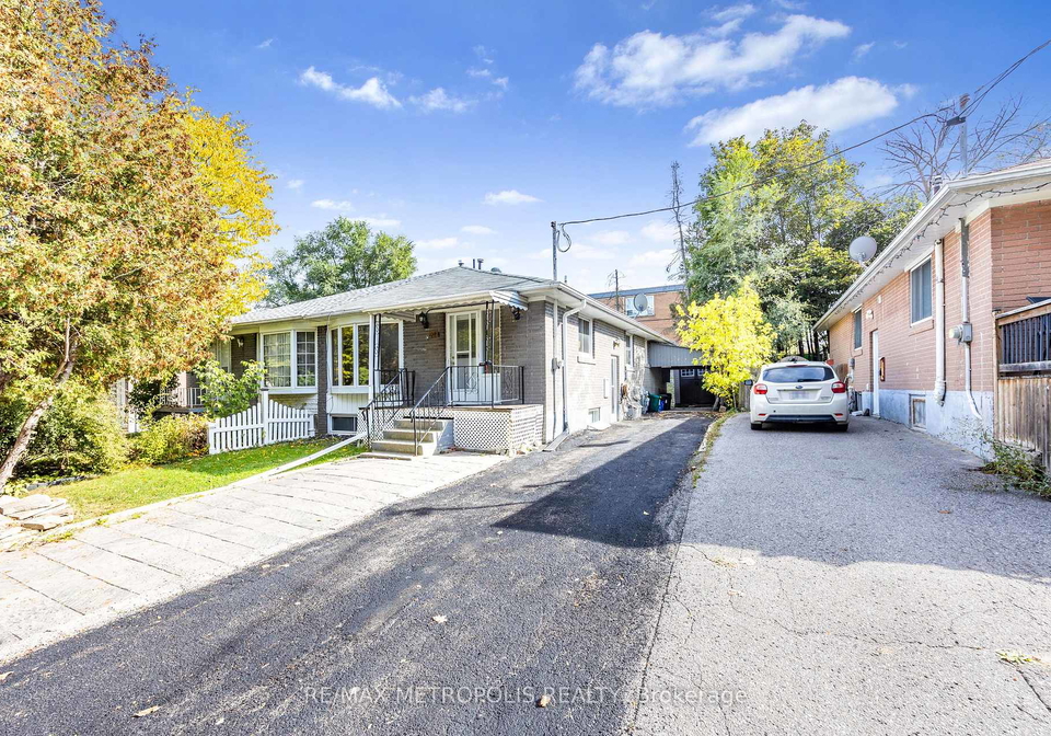 228-penn-avenue-s-newmarket-ontario-n12630456