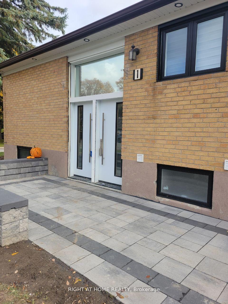 1-huron-court-aurora-ontario-n12632760