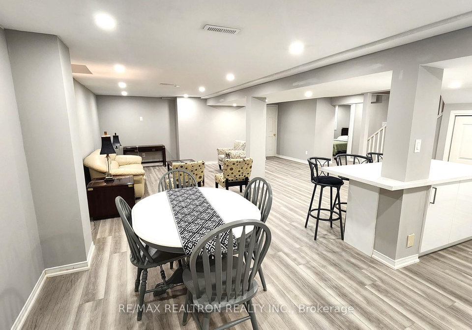 689-leslie-valley-drive-newmarket-ontario-n12638290