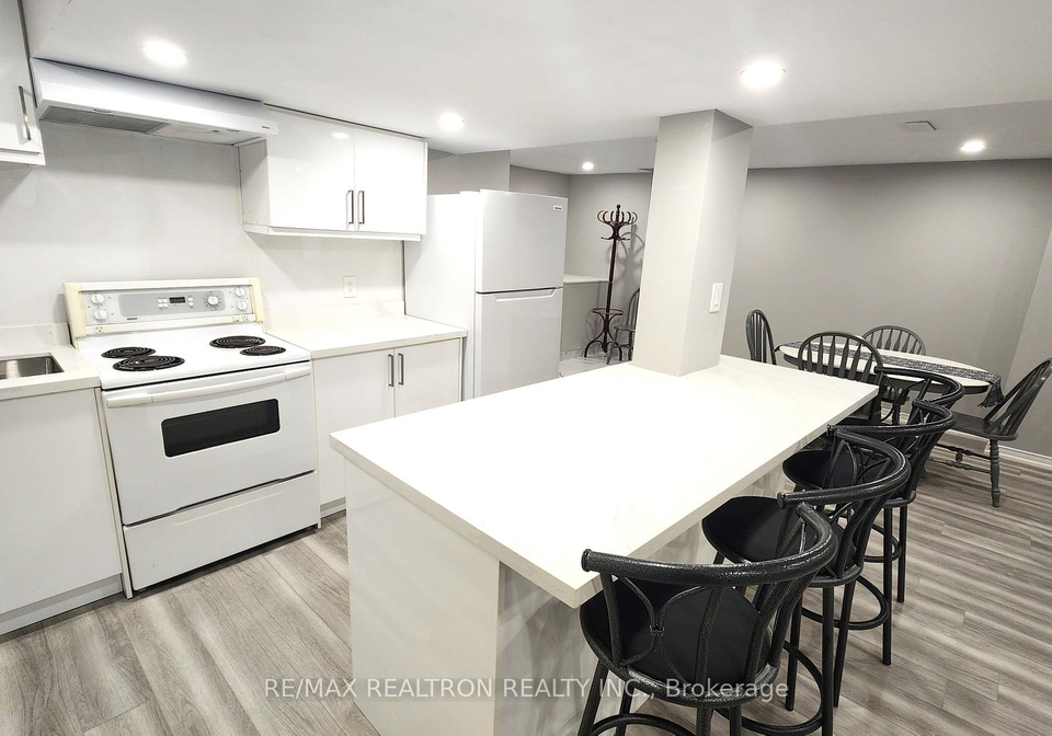 689-leslie-valley-drive-newmarket-ontario-n12638290