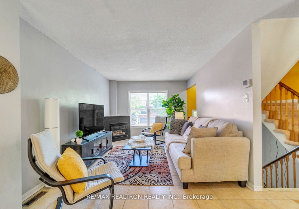 541-bondi-avenue-newmarket-ontario-n12639648