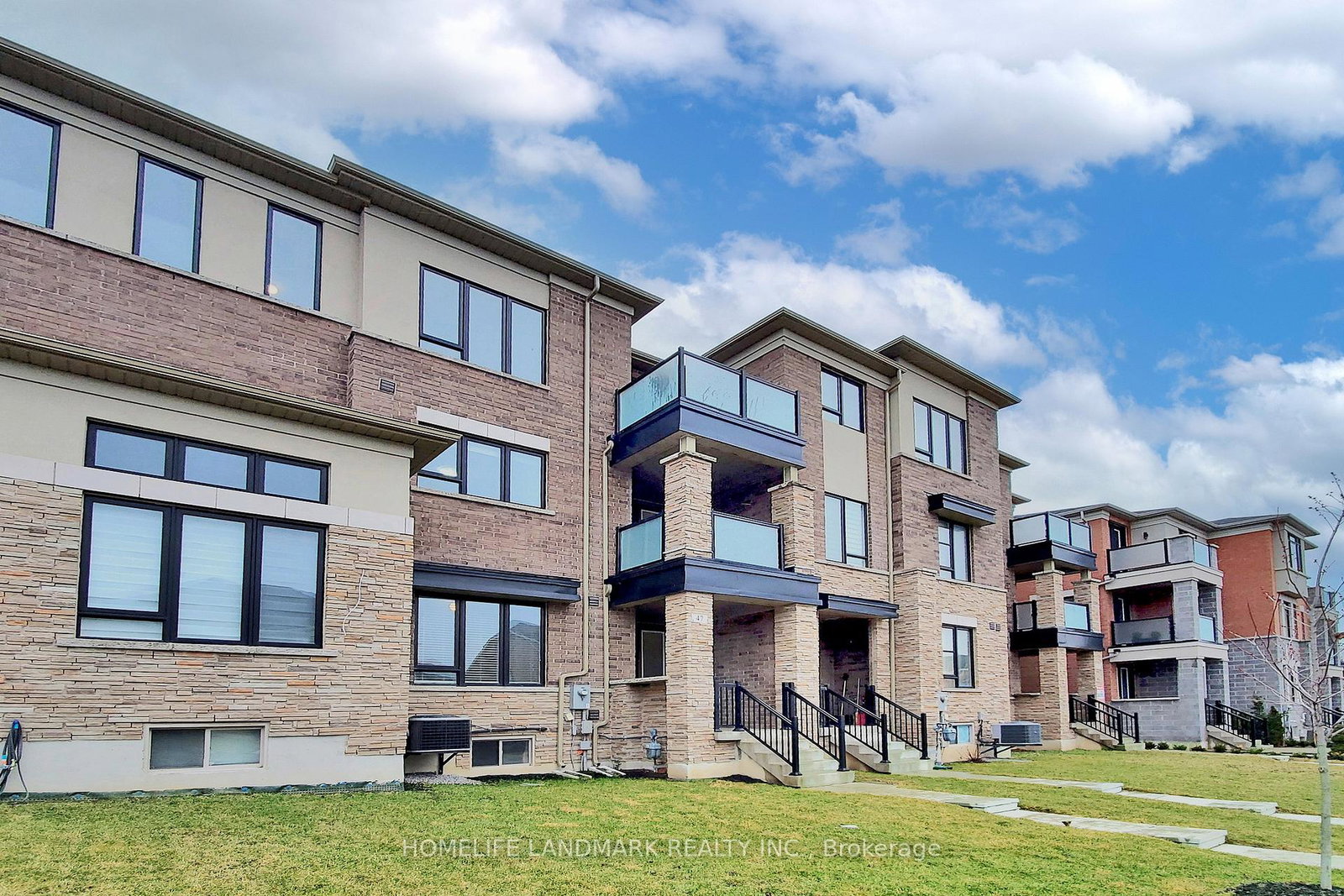 47-sparks-street-aurora-ontario-n12640950