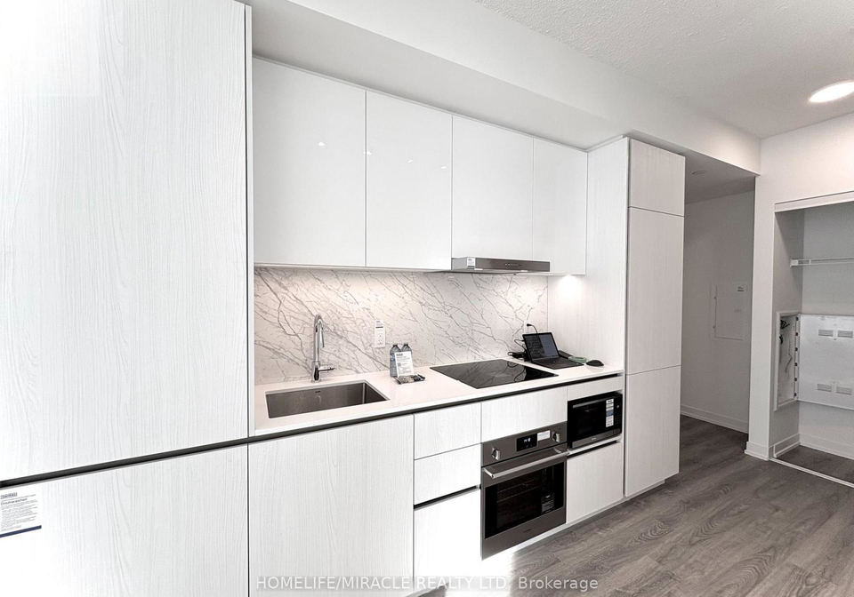 8-interchange-way-vaughan-ontario-n12641296