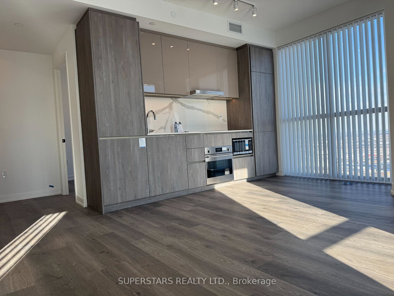8-interchange-way-vaughan-ontario-n12642692
