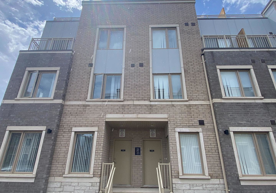 131-honeycrisp-crescent-vaughan-ontario-n12647320