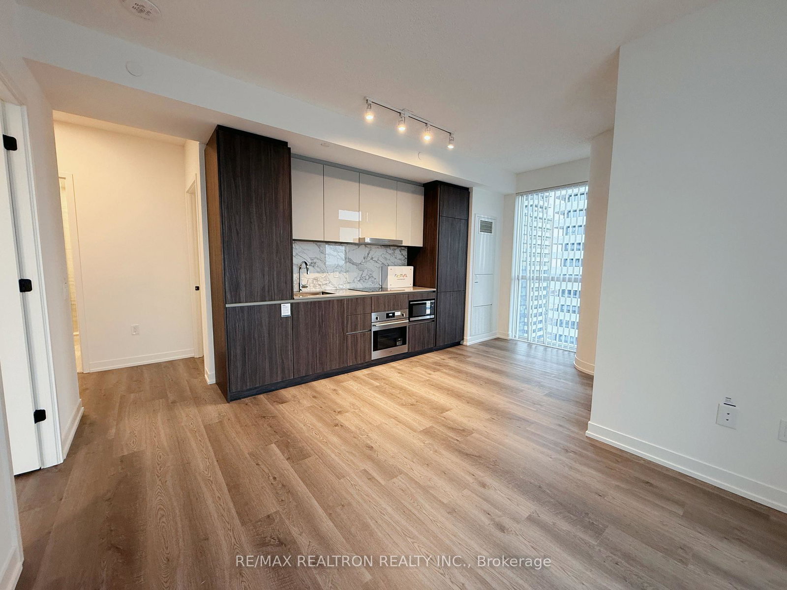 8-interchange-way-vaughan-ontario-n12647386