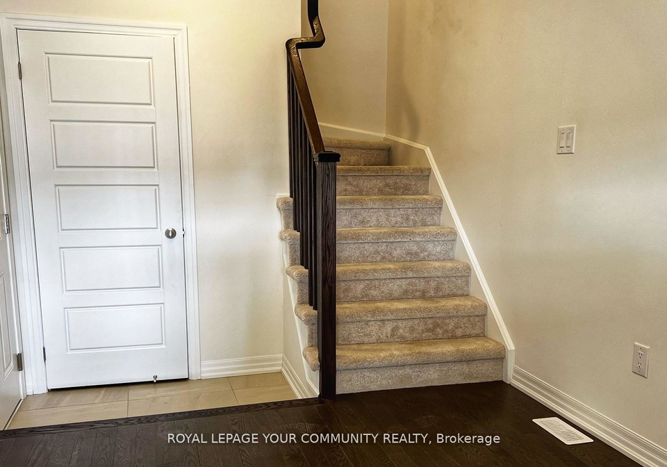 194-vantage-loop-street-newmarket-ontario-n12649402