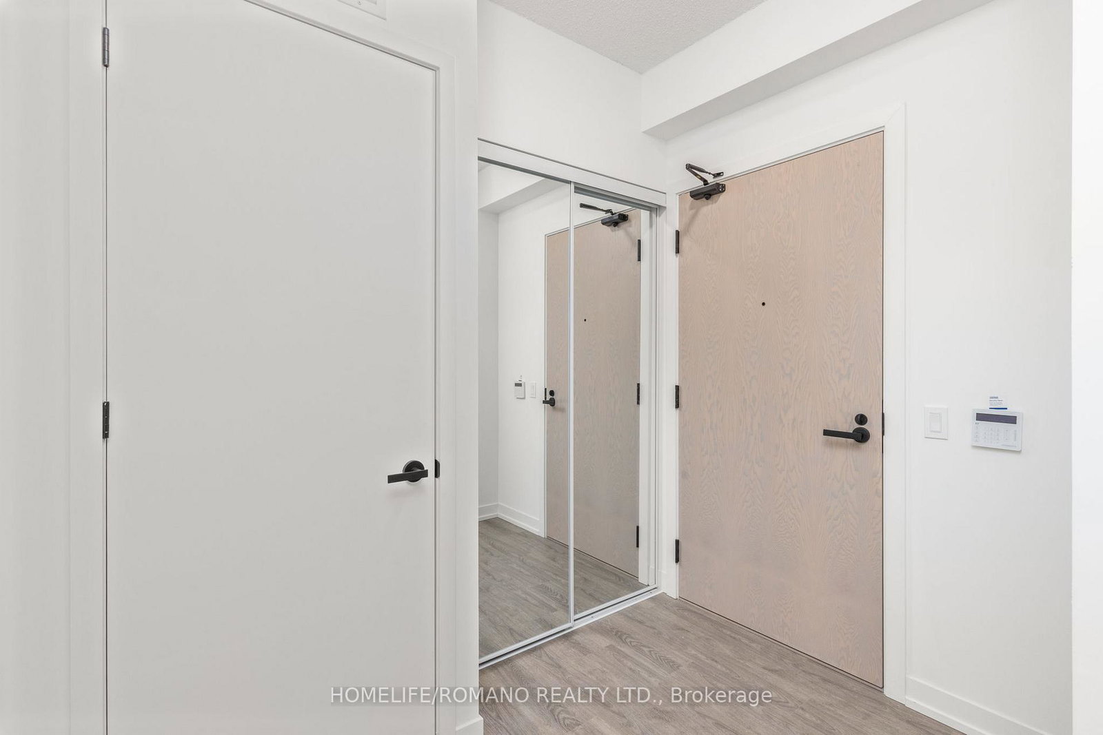 8-interchange-way-vaughan-ontario-n12649742