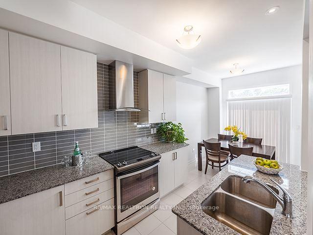 204-bennett-street-newmarket-ontario-n12651248
