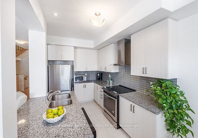 204-bennett-street-newmarket-ontario-n12651248