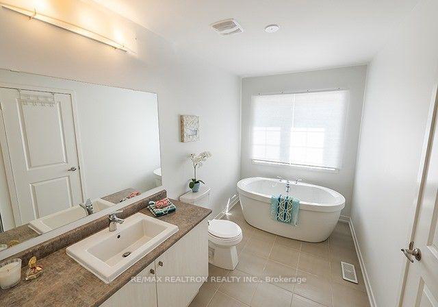 204-bennett-street-newmarket-ontario-n12651248