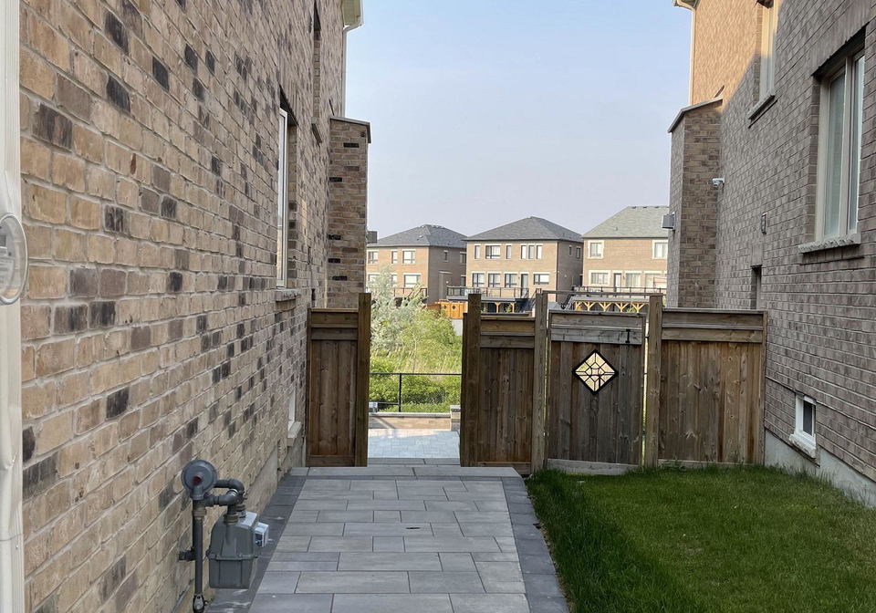 212-scrivener-drive-aurora-ontario-n12654636
