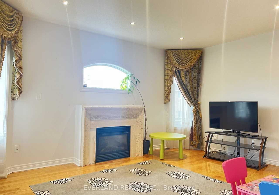 50-danpatrick-drive-richmond-hill-ontario-n12655062