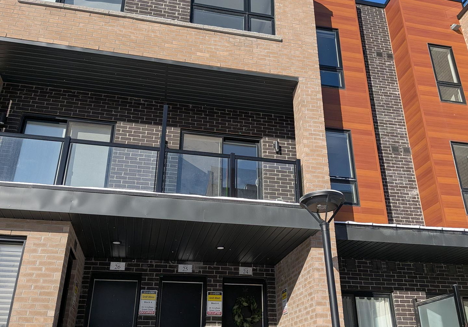 16-lytham-green-circle-newmarket-ontario-n12656532