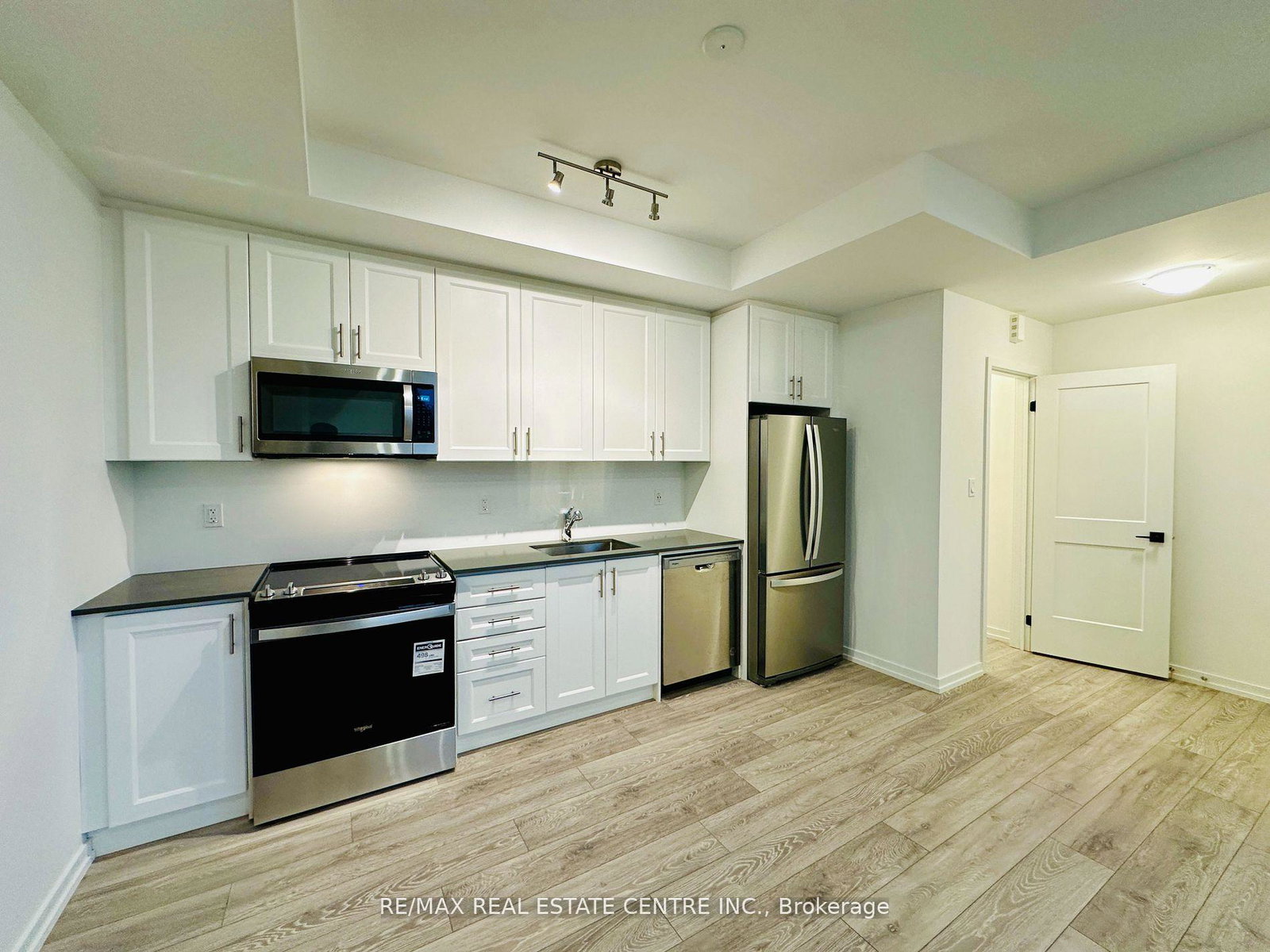 20-lytham-green-circle-newmarket-ontario-n12658716