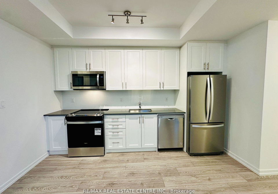 20-lytham-green-circle-newmarket-ontario-n12658716