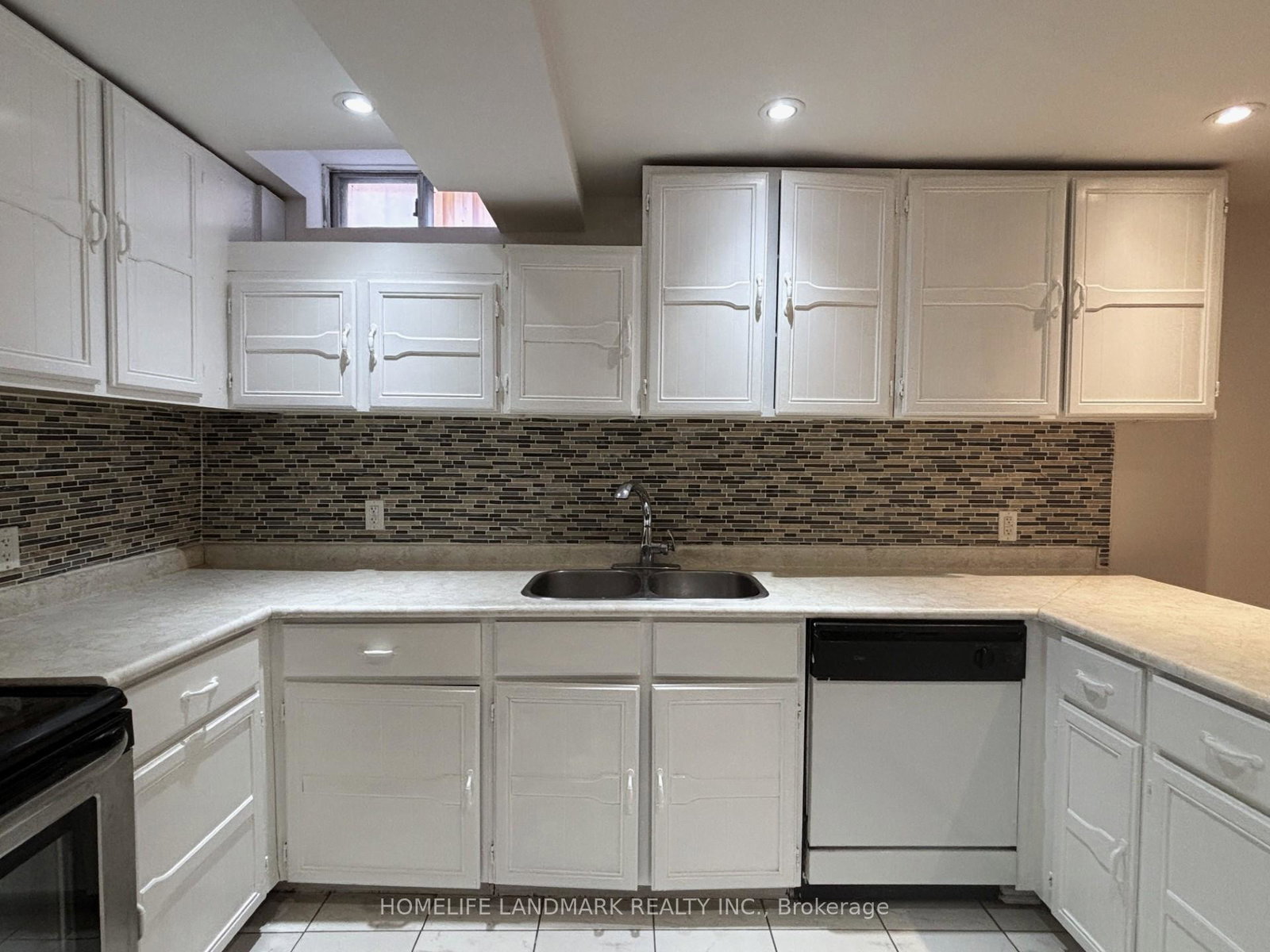 138-keffer-circle-newmarket-ontario-n12661996