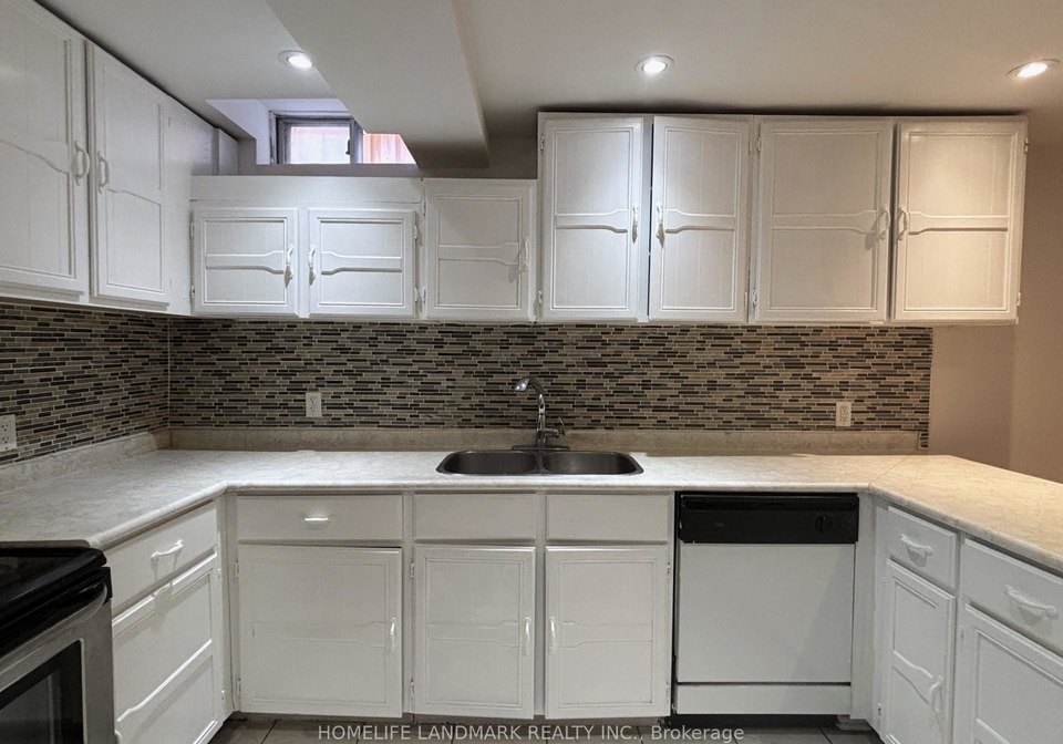 138-keffer-circle-newmarket-ontario-n12661996