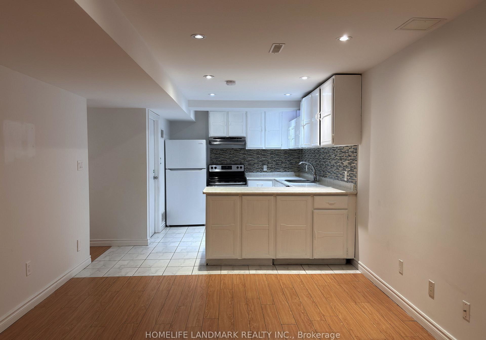 138-keffer-circle-newmarket-ontario-n12661996