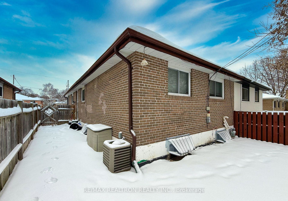 705-sunnypoint-drive-newmarket-ontario-n12665440