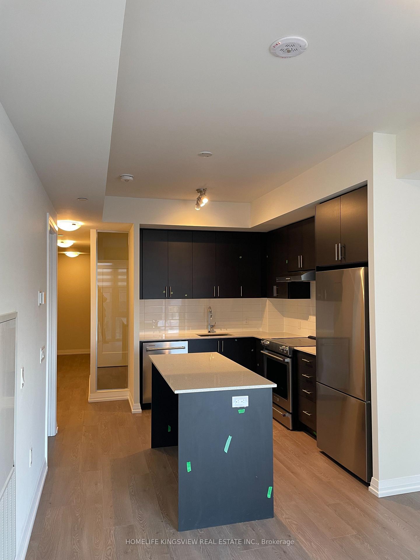 27-korda-gate-vaughan-ontario-n12669894