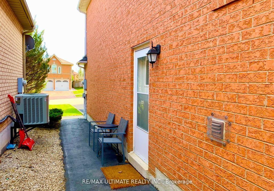 66-depeuter-crescent-bradford-west-gwillimbury-ontario-n12670888