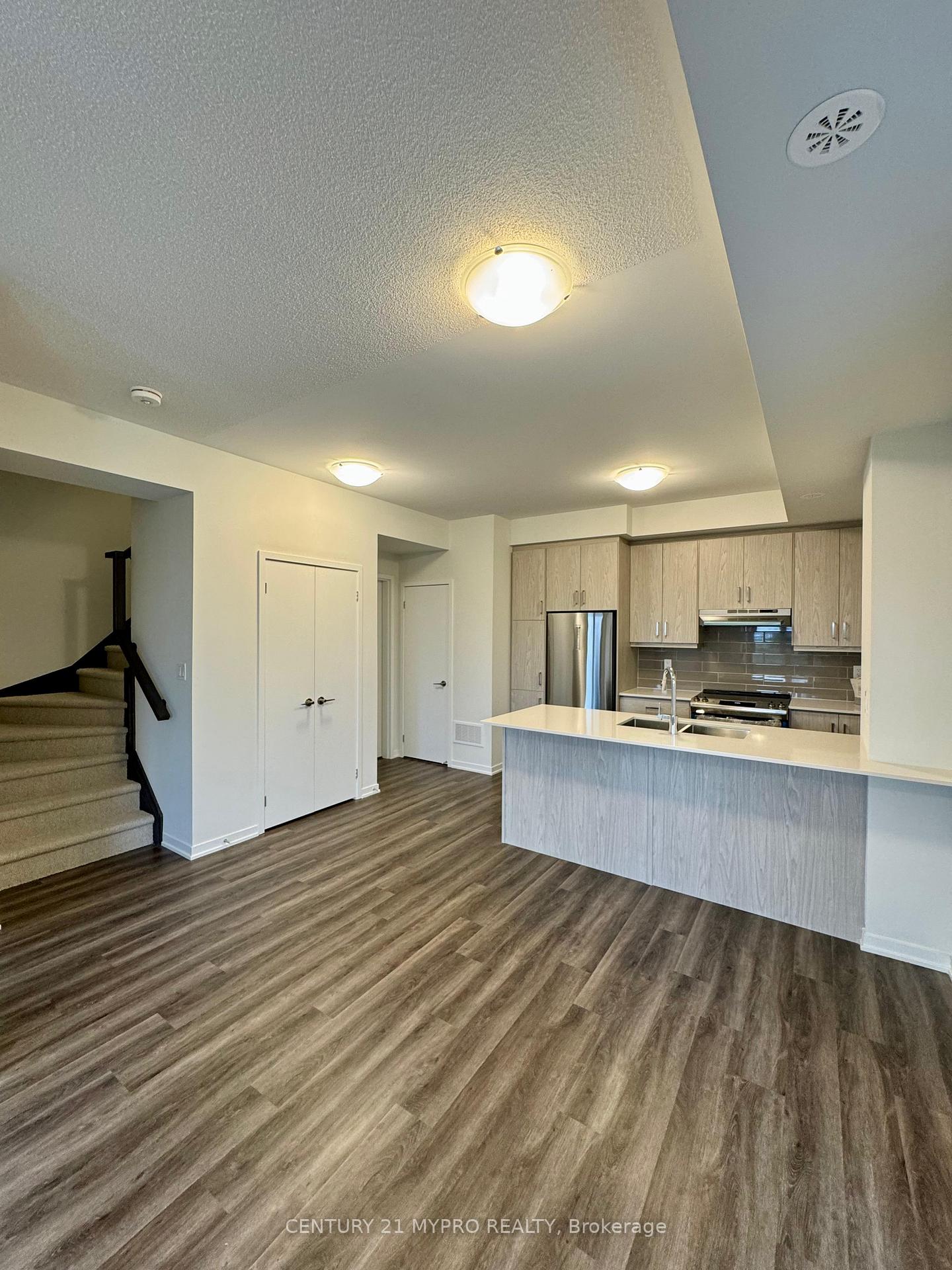 130-honeycrisp-crescent-vaughan-ontario-n12671894