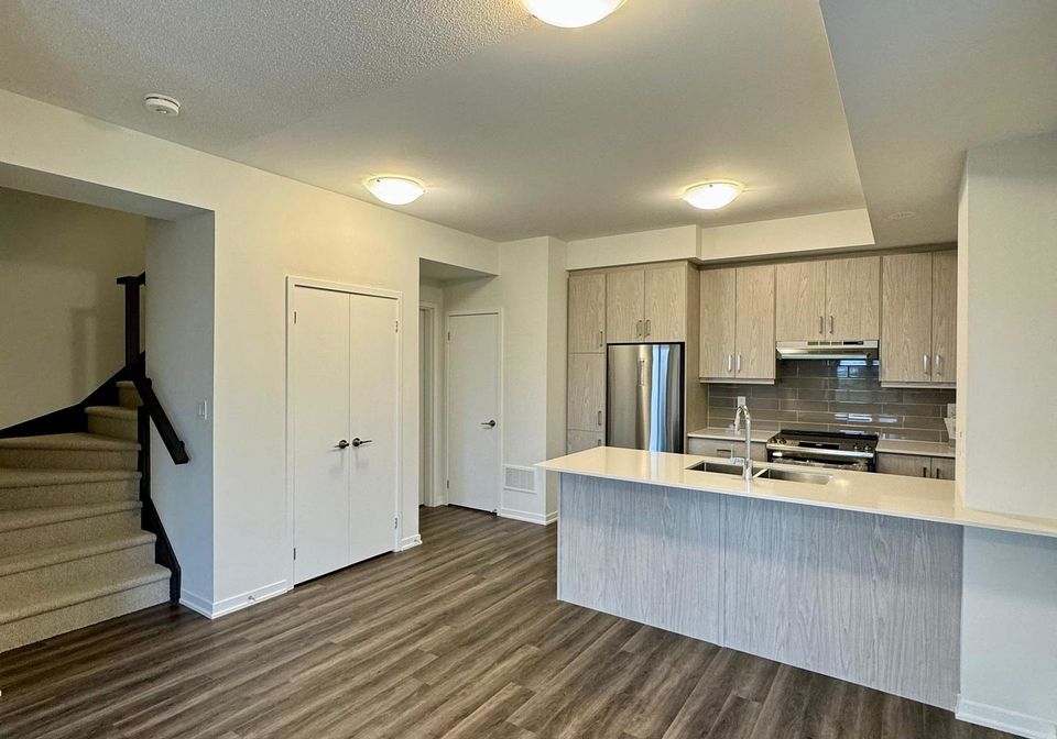 130-honeycrisp-crescent-vaughan-ontario-n12671894