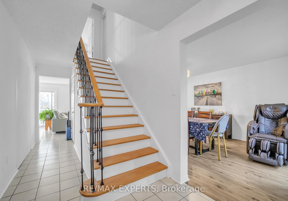 36-savage-road-newmarket-ontario-n12673816