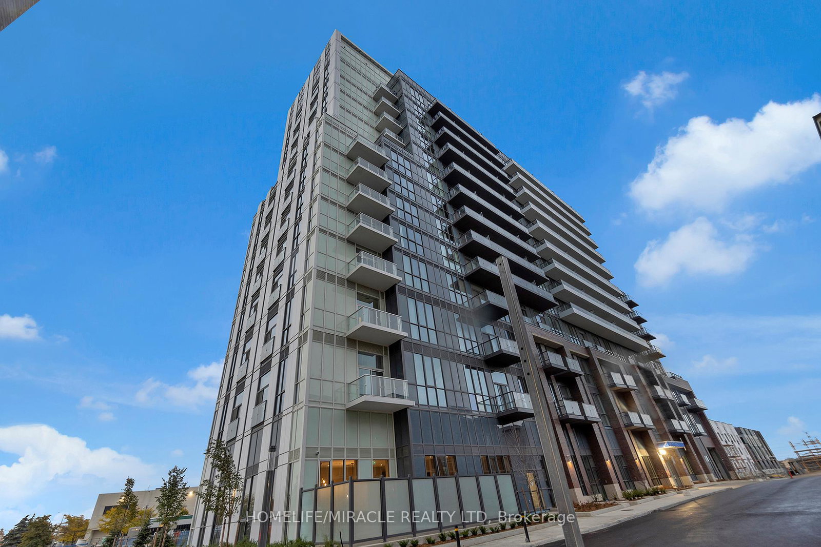 60-honeycrisp-crescent-vaughan-ontario-n12674684