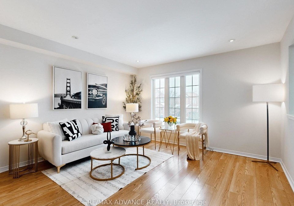 24-martell-gate-aurora-ontario-n12676054