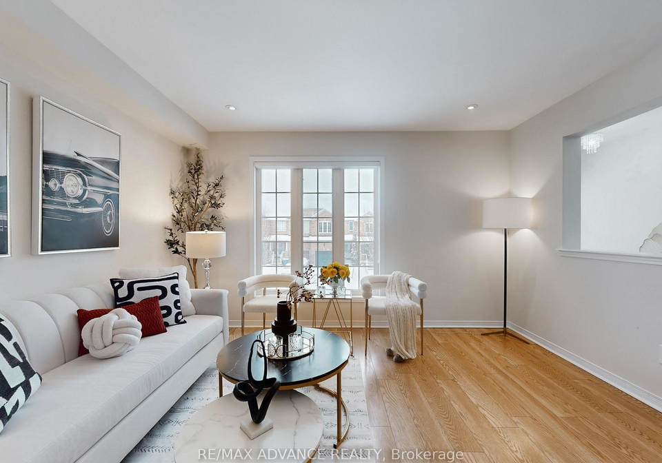 24-martell-gate-aurora-ontario-n12676054