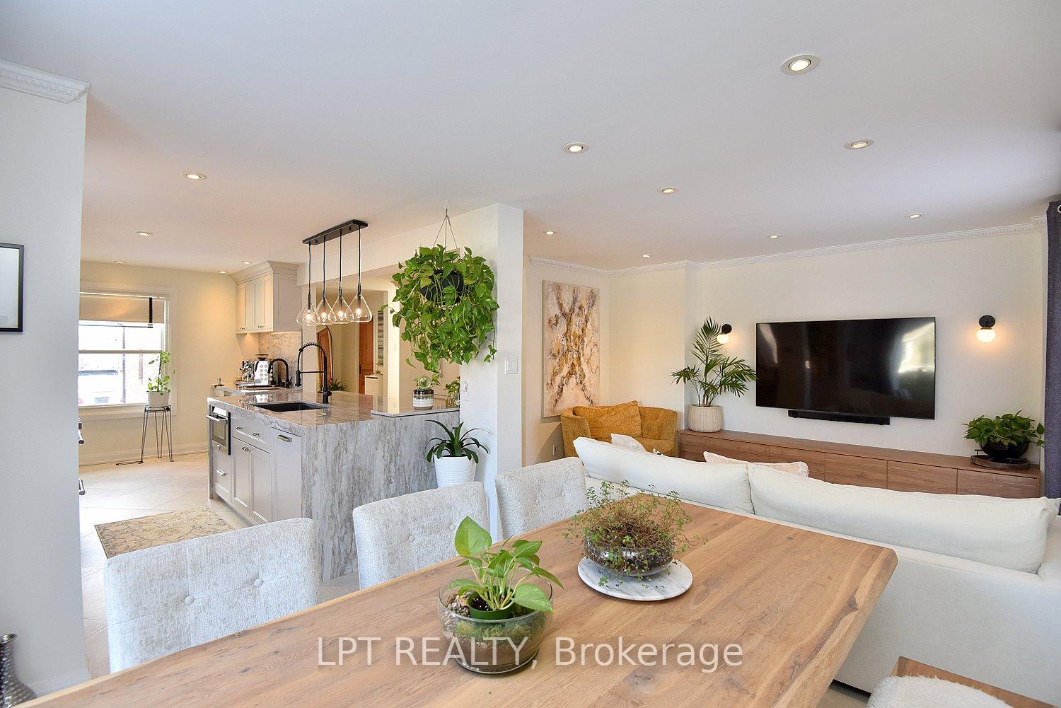 2-leora-court-richmond-hill-ontario-n12679036