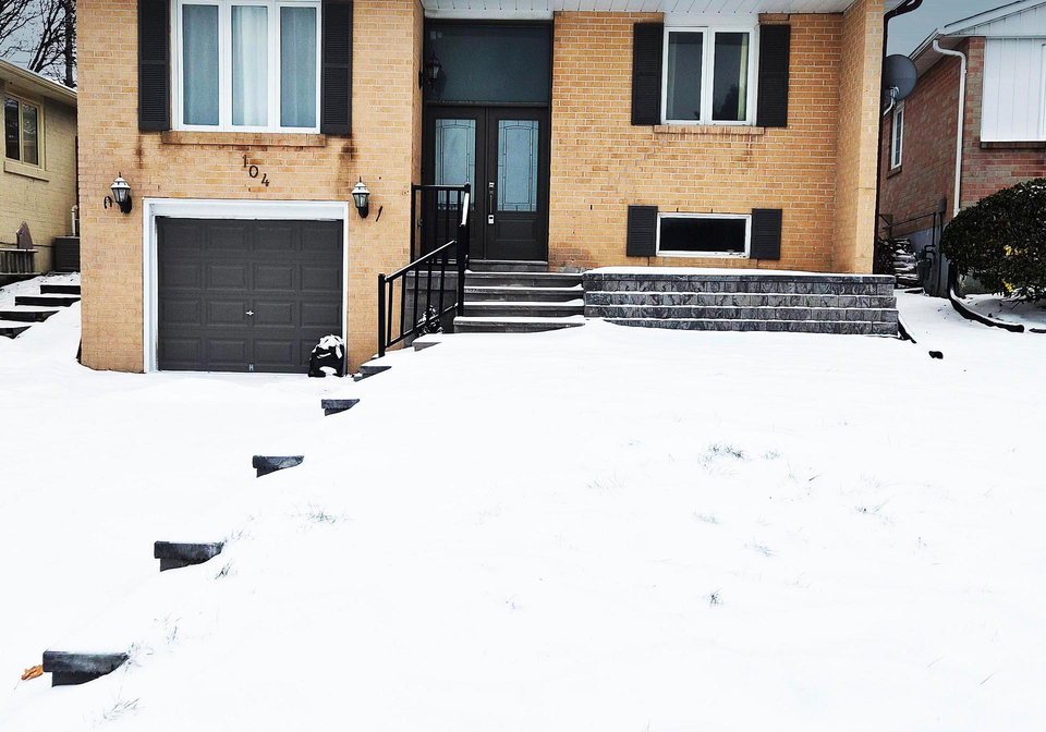 104-armitage-drive-newmarket-ontario-n12681466