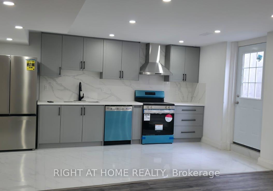 208-steam-whistle-drive-whitchurch-stouffville-ontario-n12685292