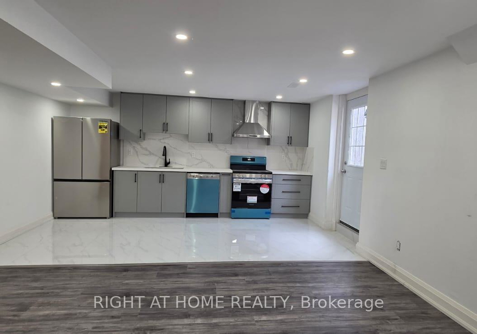 208-steam-whistle-drive-whitchurch-stouffville-ontario-n12685292