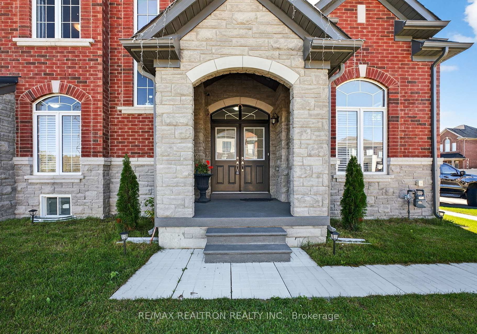 250-ferragine-crescent-bradford-west-gwillimbury-ontario-n12687296