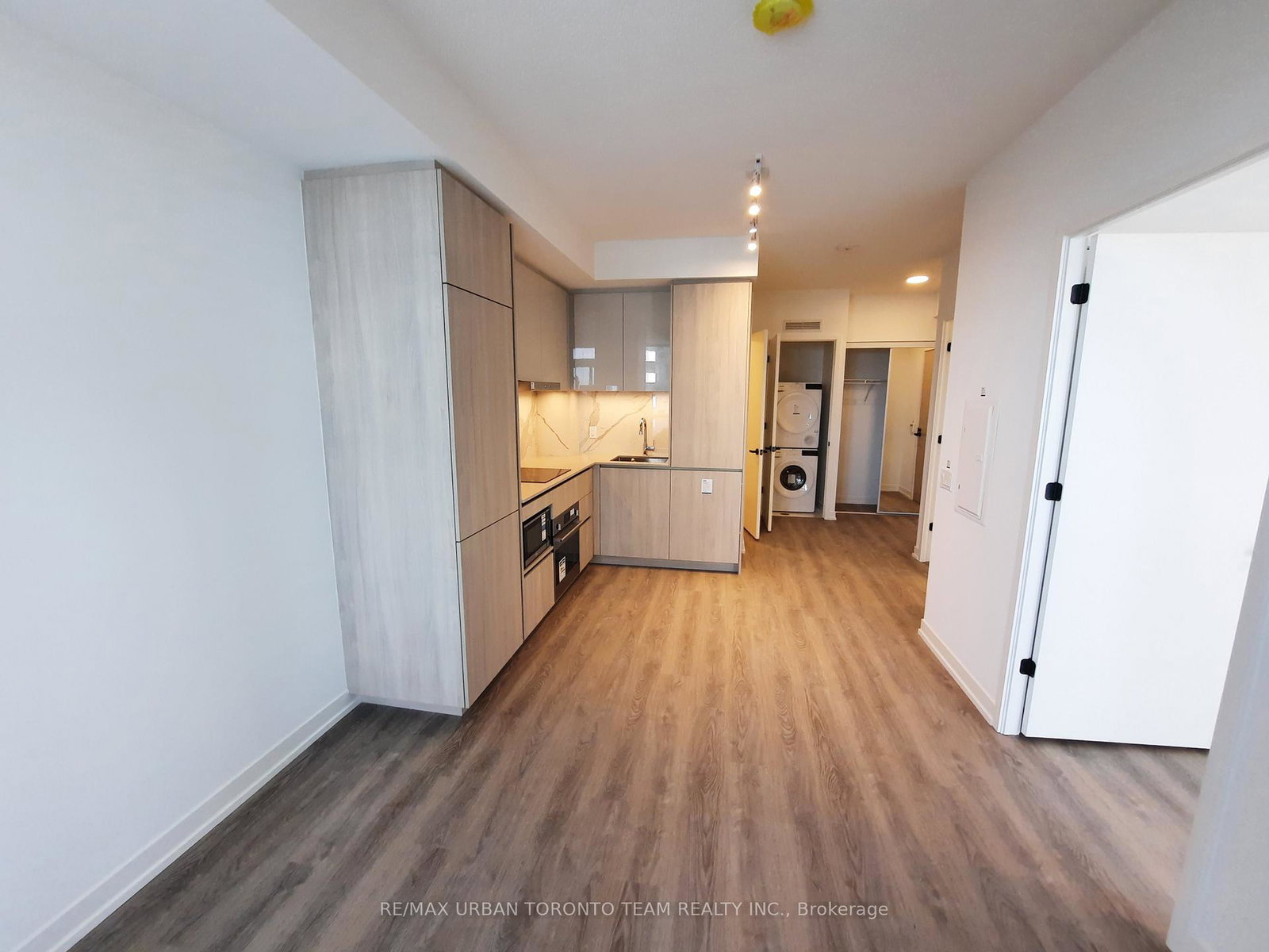 8-interchange-way-vaughan-ontario-n12687424
