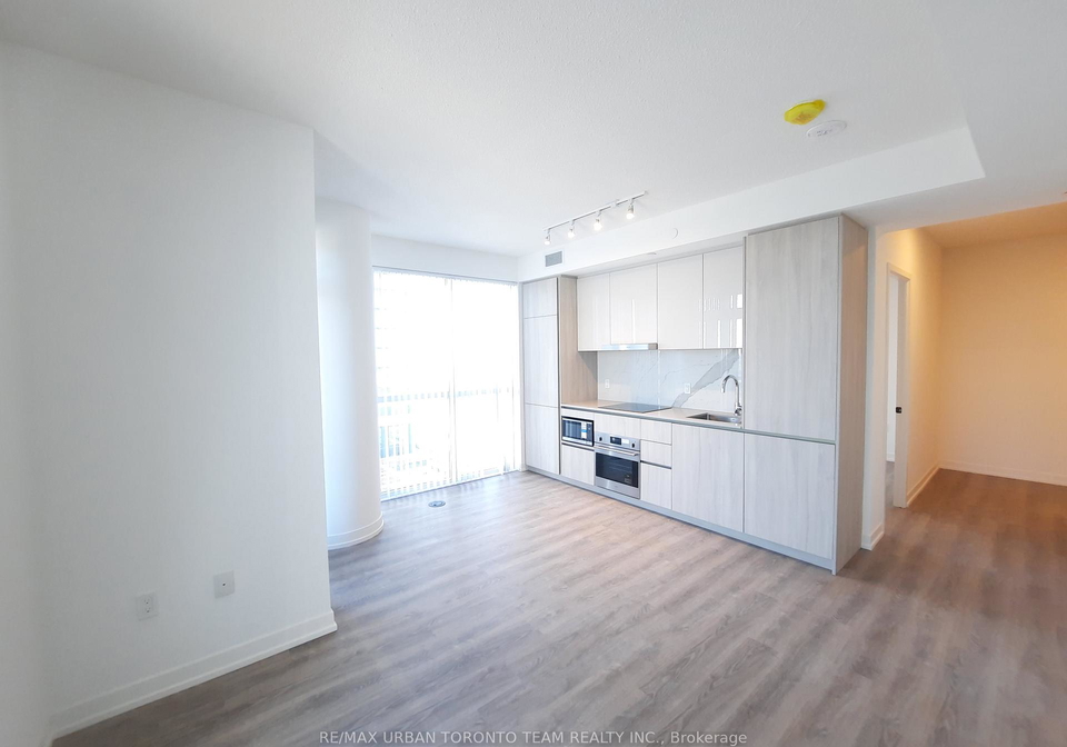 8-interchange-way-vaughan-ontario-n12687688