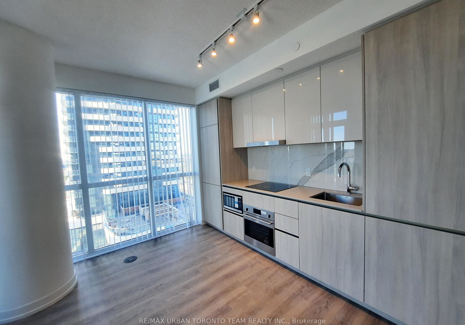 8-interchange-way-vaughan-ontario-n12687688