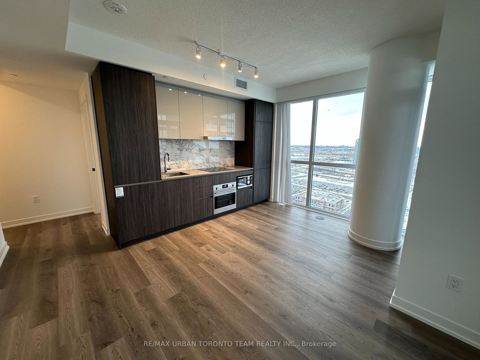 8-interchange-way-vaughan-ontario-n12688374