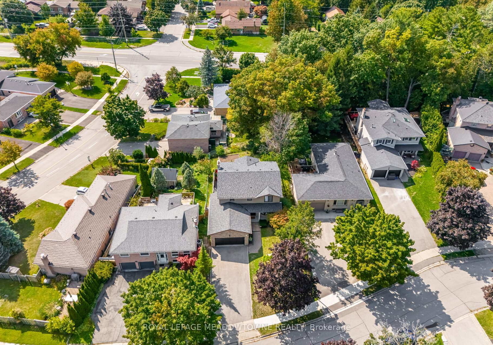 6-hollis-crescent-east-gwillimbury-ontario-n12688552