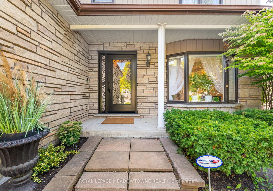 6-hollis-crescent-east-gwillimbury-ontario-n12688552